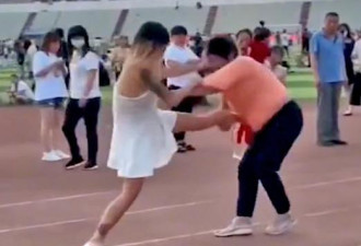 穿着太清凉，中国一年轻女子跳舞被大妈殴打