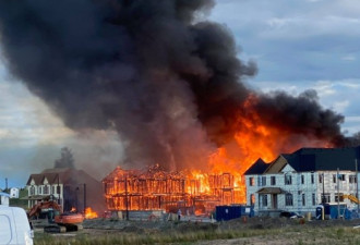 Kitchener火灾12房屋全毁