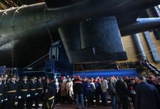 局势紧张之际 俄罗斯世界最大核潜艇首次出海