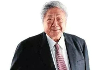 12岁被赶出豪宅 靠摆地摊起家  华商发家之路