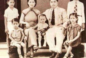 12岁被赶出豪宅 靠摆地摊起家  华商发家之路