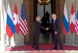 拜登普京均已抵达峰会地点，两人握手并合影