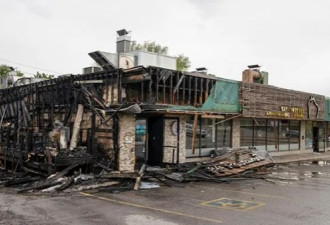 多伦多华人爱的央街烤肉店、面包店突发火灾！