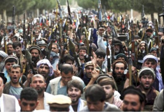 西方撤军 阿富汗平民拿起武器对抗塔利班