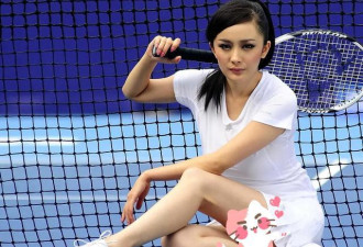 杨幂网球宝贝美照被热传 穿小白裙少女感十足