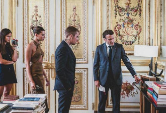 比伯夫妇巴黎拜见法国总统 深情拥抱第一夫人