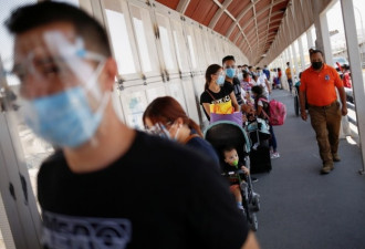 美国宣布对加、墨越界旅行限制延长一个月