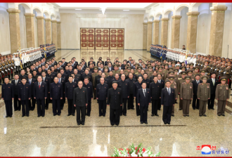 金正恩参谒锦绣山太阳宫 身型愈发消瘦