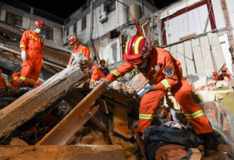 苏州酒店坍塌紧急救援24小时:消防员徒手挖掘