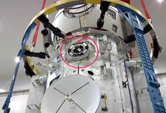 中国空间站机械臂没有手 它如何抓起25吨的飞船