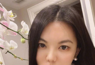 “富婆”李湘久违晒自拍 瘦身有成瘦出瓜子脸