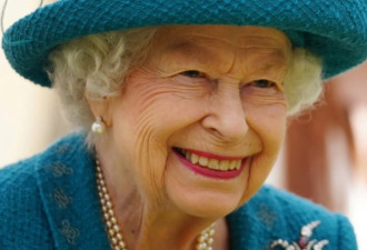 95岁英国女王时隔近40年，再访肥皂剧拍摄现场
