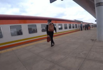 坐肯尼亚蒙内铁路,外国旅行博主感觉梦回中国