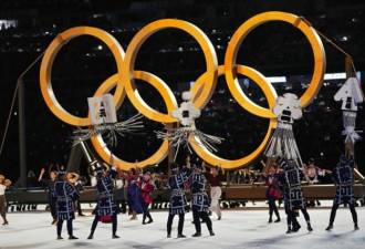 东京奥运会开幕式 拜登夫人马克龙私聊中国红抢