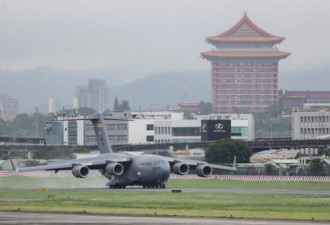 不惧解放军台海军演宣示 美军机又来台湾