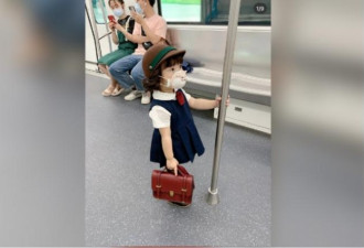 坚持站著的地铁“日本萌娃” 母：是中华儿女