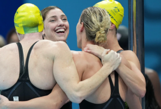 澳洲队斩获首金！游泳女子天团破世界纪录
