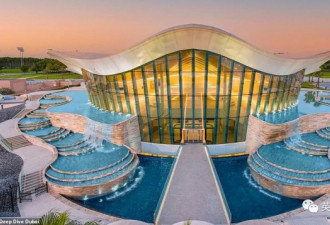 迪拜土豪又搞了个全球最大泳池 池里隐藏一座城