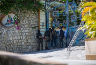 海地中国人关门做生意:雇5持枪保安 无武装才进