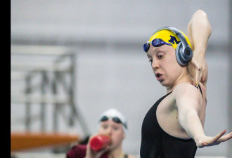 美国女泳将赛前大跳韩国流行乐 网友狂赞爆红