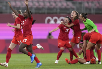 加拿大女足1比0胜美国 将冲击金牌