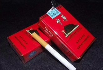 名校毕业生抢着卷香烟 中国烟草暴利令人咋舌