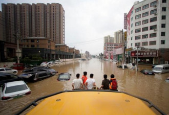 中国郑州特大洪灾 都是&quot;定于一尊&quot;惹的祸