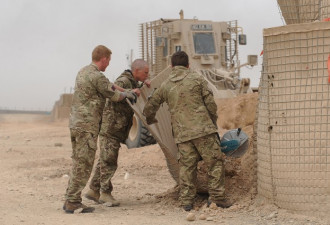 美英阿富汗撤军 被抛弃的翻译员恳求：救救我们