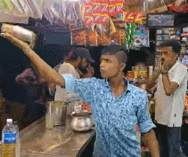 在印度街头点一杯奶茶,妈妈说你敢喝我就打死你