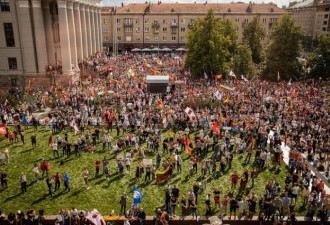立陶宛首都示威 俄发言人：说好的民主自由呢