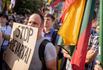 立陶宛首都示威 俄发言人：说好的民主自由呢