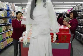 中国商场里假模特的狂野，凡人根本降不住！