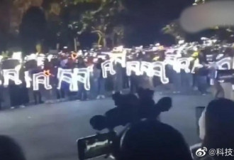 网传吴亦凡粉丝团拘留所前集会抗议 视频曝光
