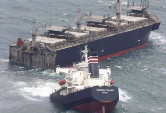 200米长货船在日本近海触礁：船体断成两半