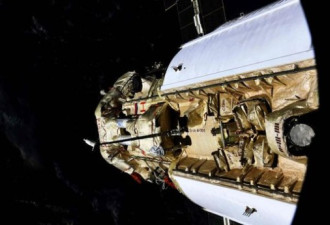 俄宇航员将于 9 月两次太空行走连接实验舱线路