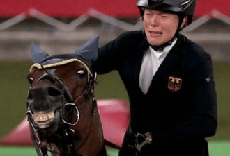 德奥运马术运动员因马不配合在马背上痛哭