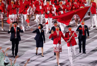 演唱《北京欢迎你》的78位明星 境况迥异