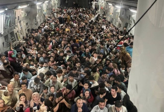现场照片曝光！640名阿平民挤在美军机逃离！