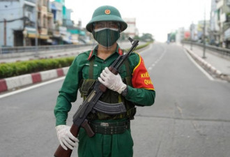 越南最大城市因疫情再封城:军方接管防疫检查站