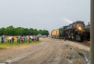 世界上最大的蒸汽火车成功修复 正在环游美国