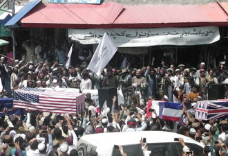 塔利班办美国葬礼：棺材披星条旗游街