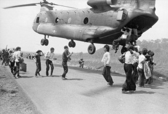1975年美军逃离西贡老照片史上最大直升机撤离