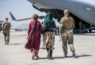 掌权9天约5万人逃离 塔利班：美勿带走专业人士