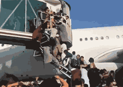 喀布尔机场大乱 想起中国公民7月已撤侨