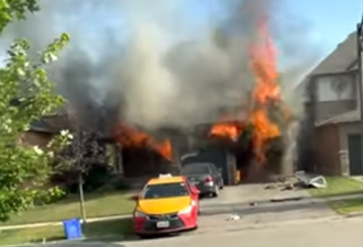 大多伦多疯女子开车猛撞民宅 引燃大火烧成灰烬
