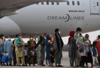 联合国警告 今年底前多达50万难民逃离阿富汗
