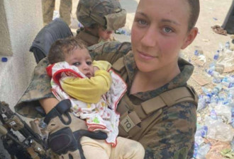 美军 机场抱阿富汗婴儿宣传照上女兵确认被炸死