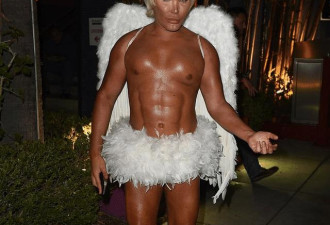 "行走的硅胶"为美再拆4根肋骨 后遗症让他崩溃