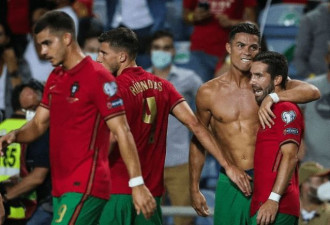 3-0！葡萄牙49分钟3球，创3大纪录+重返榜首