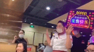 千万别让海底捞知道你的生日！见过的都说生猛